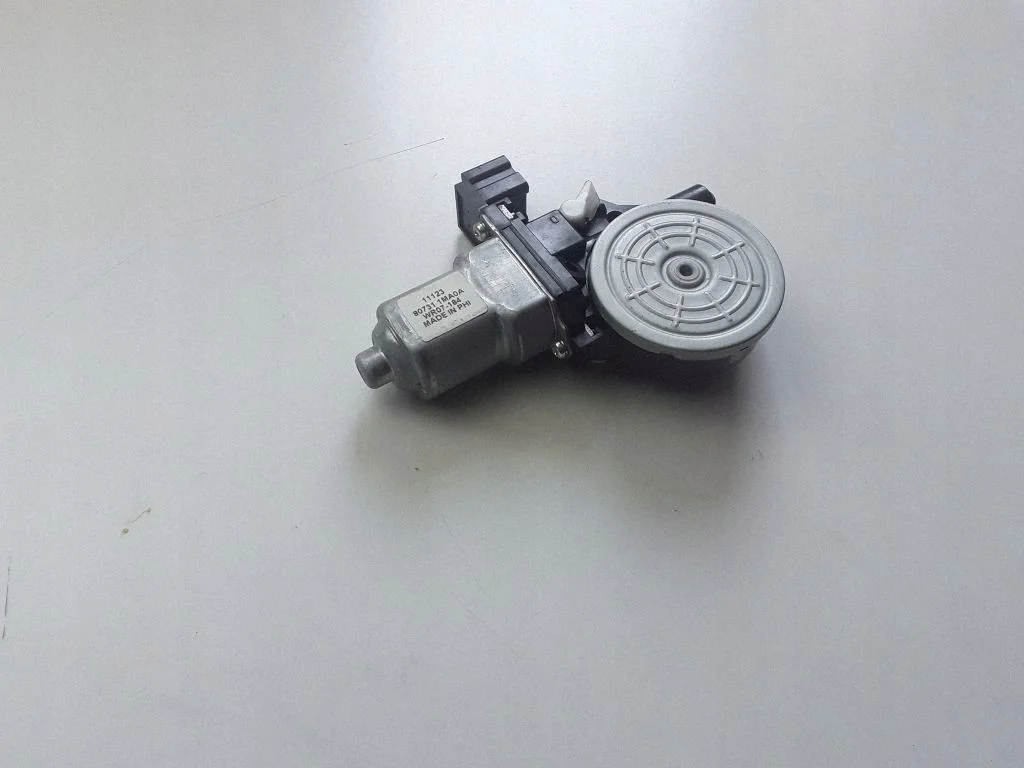 2012 Infiniti M Y51 Front Door Window Motor