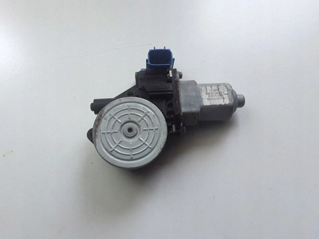 Moteur de vitre arrière Infiniti M Y51 827301MA0A