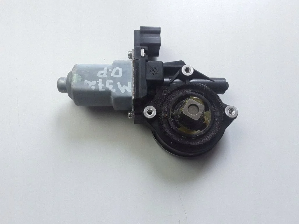 2012 Infiniti M Y51 Front Door Window Motor