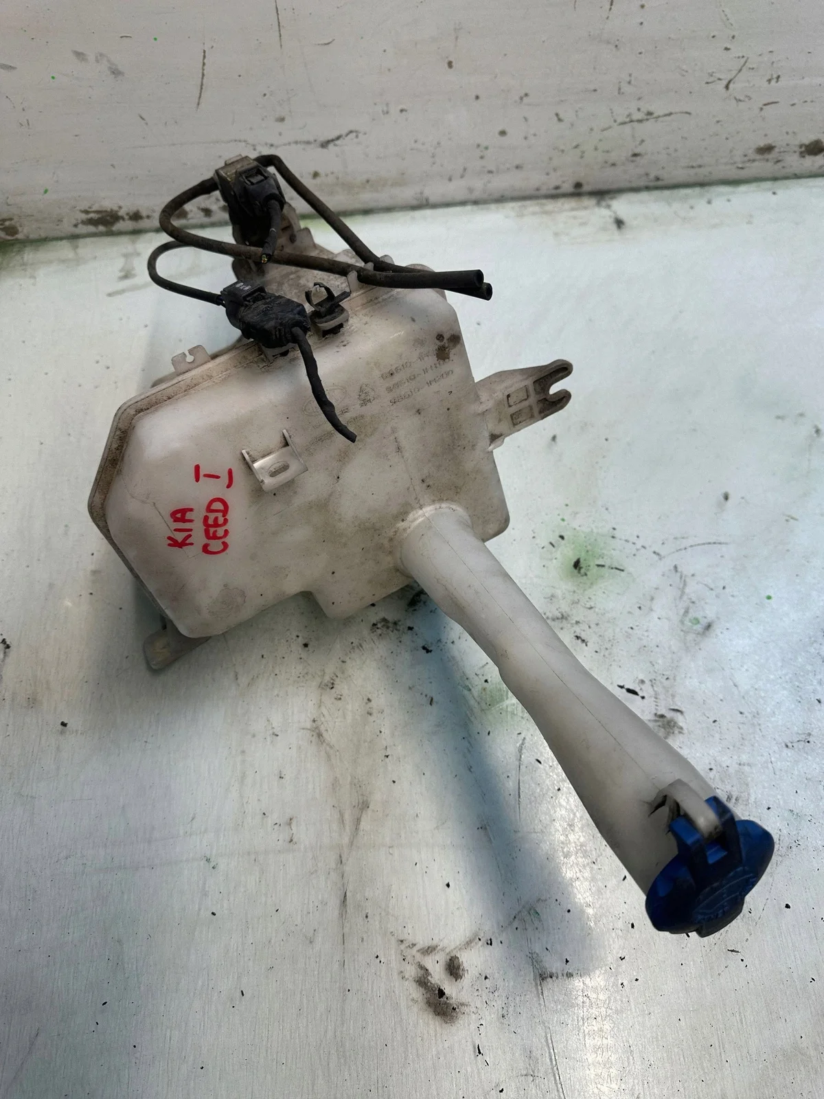 Kia Washer Fluid Reservoir 98610-1H000 Used