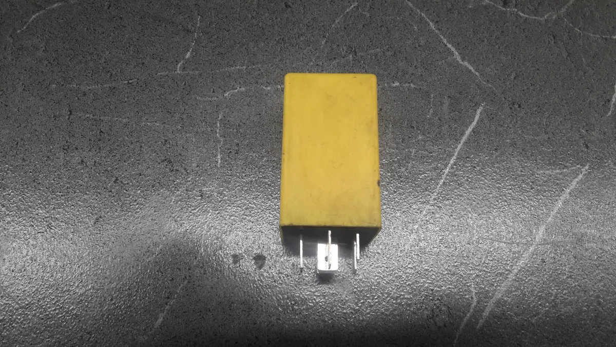 Wiper Relay Opel Omega B Vivaro 13100516
