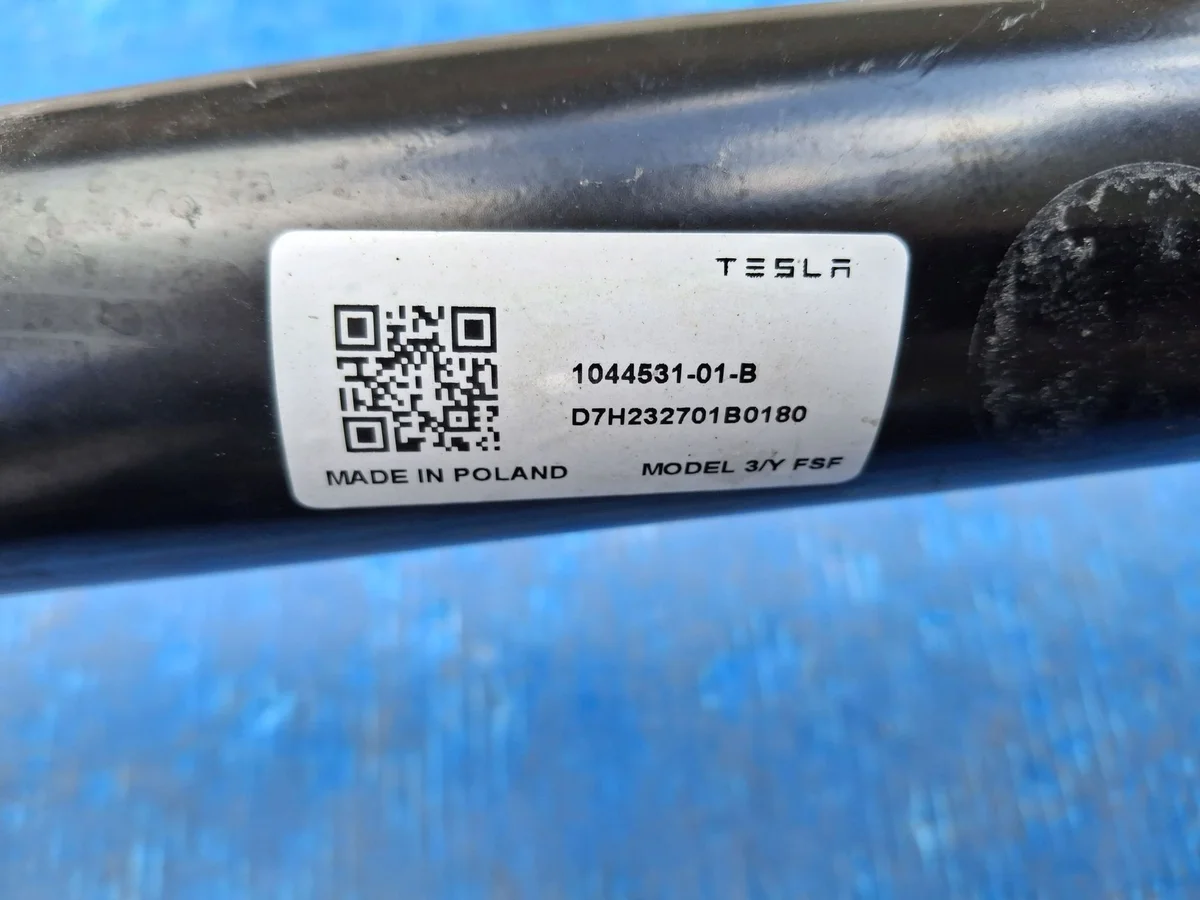 Tesla Model 3/Y etuteline 1044531-01-B