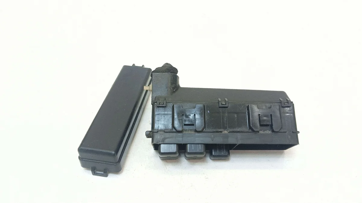 Säkringsbox Toyota Yaris 99-03 8274152010