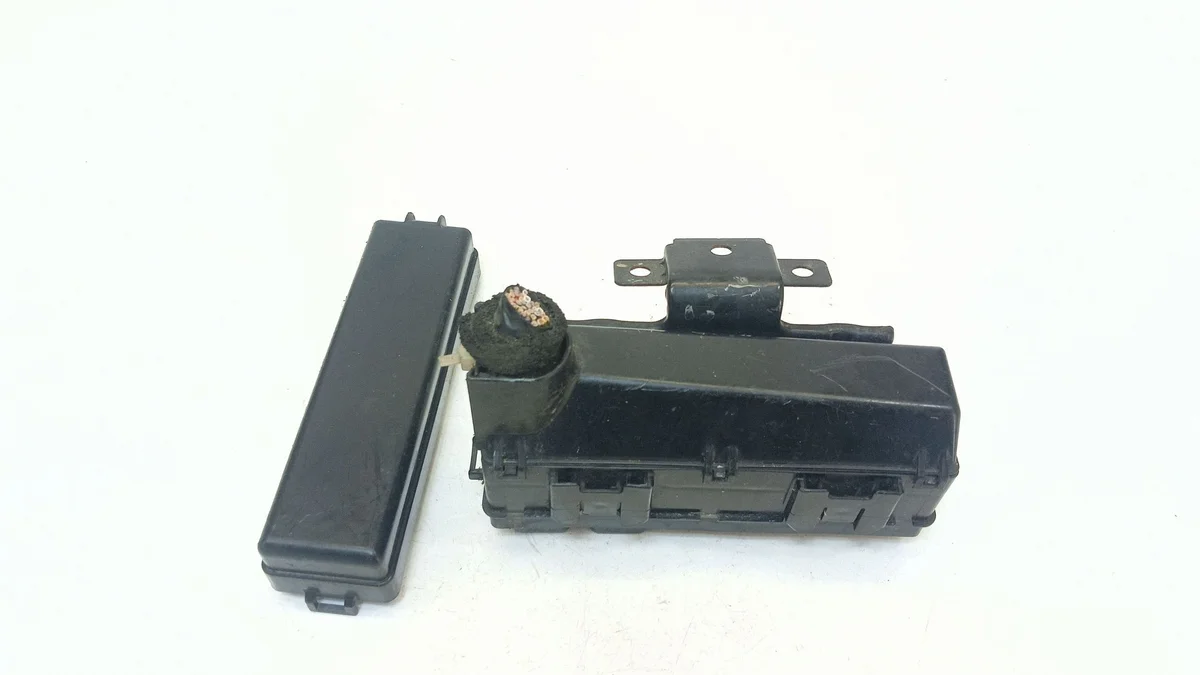 Sicherungskasten Toyota Yaris 99-03 8274152010 image 3