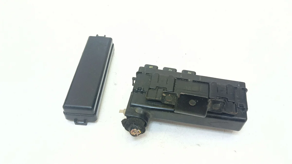 Sicherungskasten Toyota Yaris 99-03 8274152010 image 4