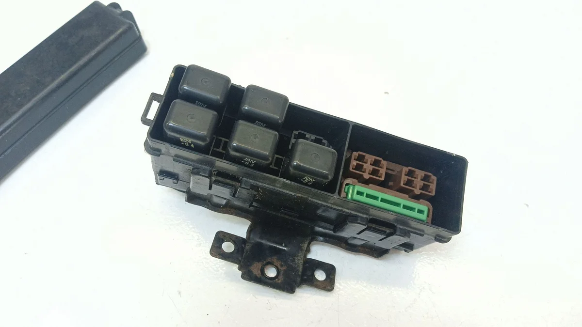 Sicherungskasten Toyota Yaris 99-03 8274152010 image 5