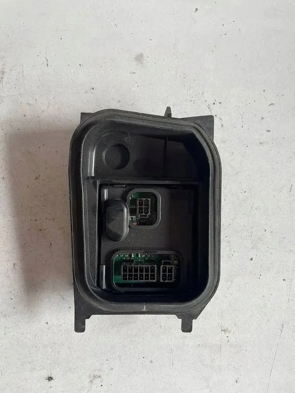 VW Passat B6 höger strålkastarlock 3C0941608