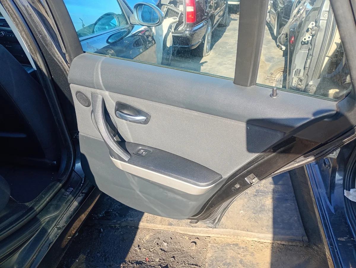 BMW E91 verhoilu oikea takaovi MM-2708-38