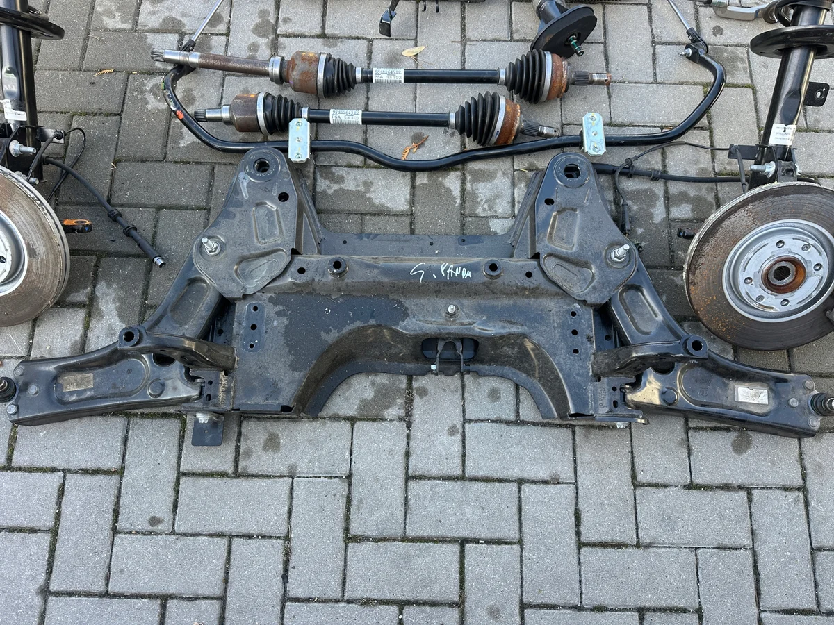 Fiat Grande Panda moottorin teline, käytetty