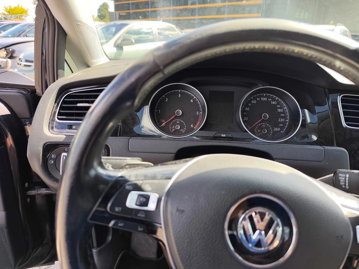VW Golf VII Armaturenbrett Airbag Konsole image 6