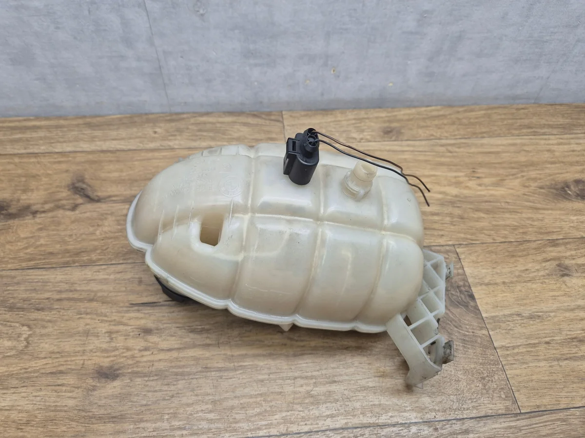 BMW Expansion Tank 7642160 image 3