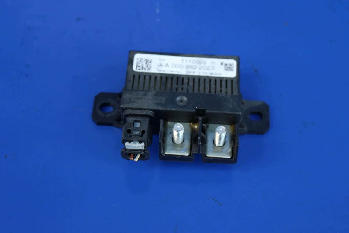 Ohjausyksikkö Mercedes A0009822023 Käytetty