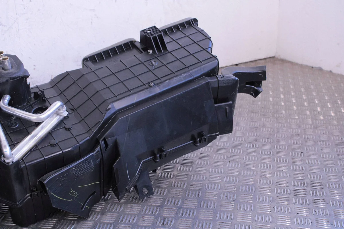 2017 Dodge RAM 1500 Heater Core Assembly 68313524AA image 9