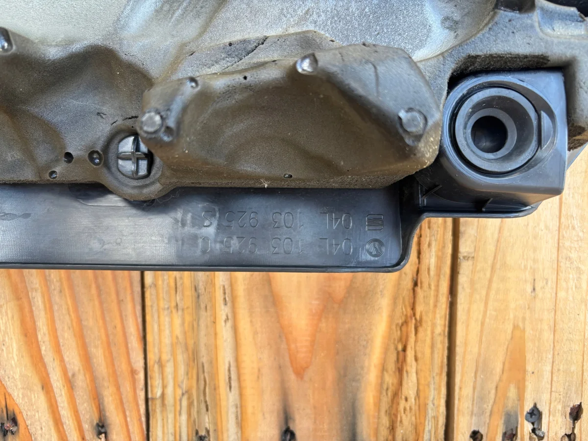 Moottorin suojakansi VW Passat B8 Golf VII 2.0 TDI