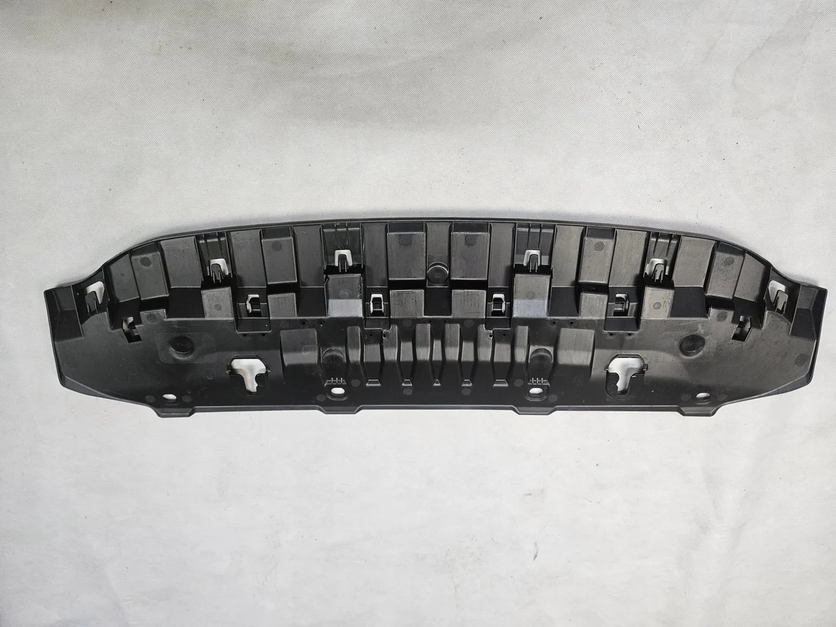 Skoda Superb 3 etupuskurin alaosa 3V0807611