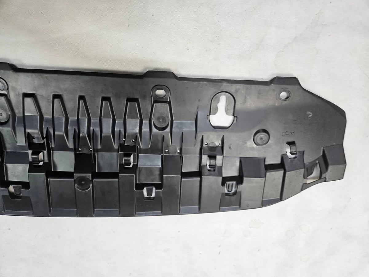 Spoiler dianteiro Skoda Superb 3V0807611 Usado image 6
