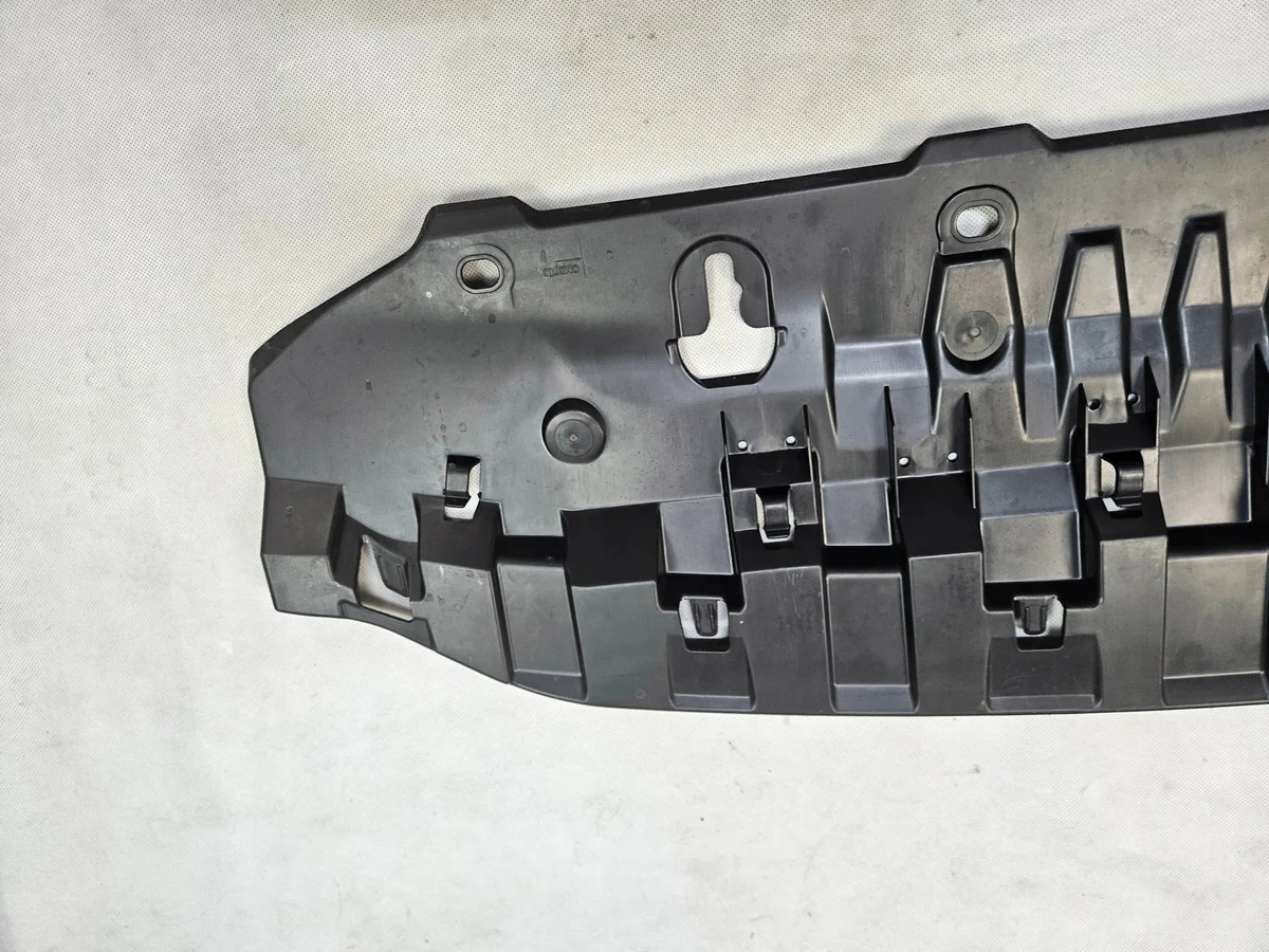 Spoiler dianteiro Skoda Superb 3V0807611 Usado image 8