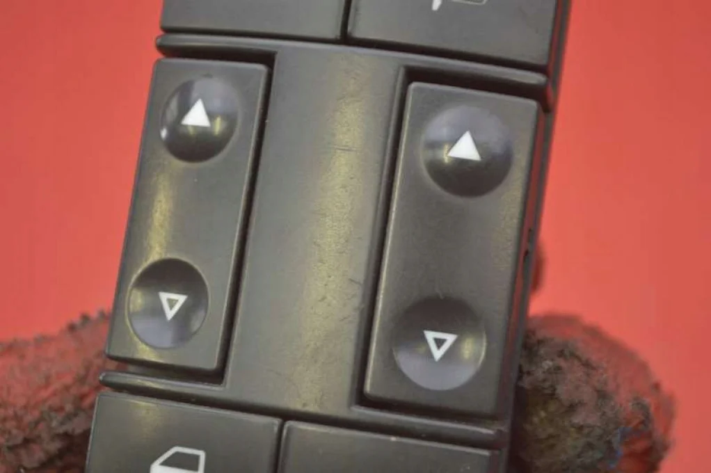 Panel control elevalunas Opel Vectra C 02-05 image 10