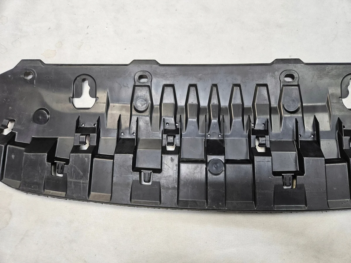 Skoda Superb 3 Front Bumper Spoiler 3V0807611 image 7