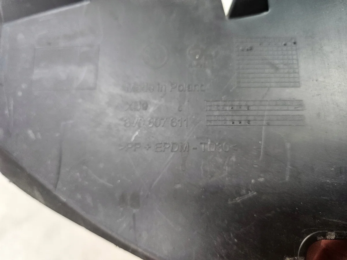 Skoda Superb 3 Front Bumper Spoiler 3V0807611 image 9