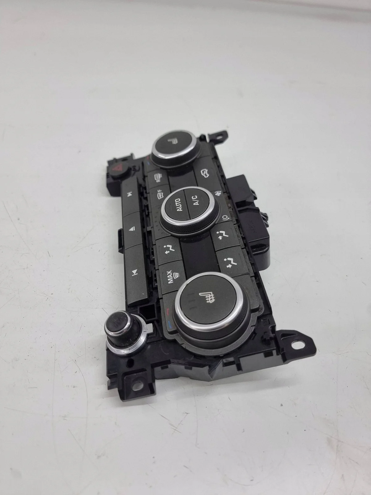 Land Rover Evoque Ilmastointipaneeli EJ32-14C239-FC