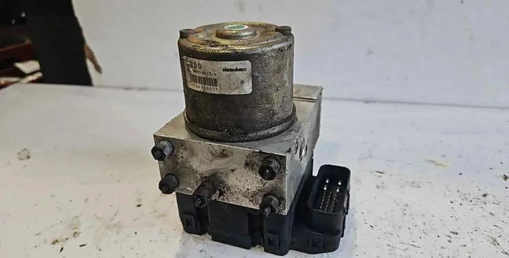 ABS-pump Suzuki Grand Vitara I Cabrio