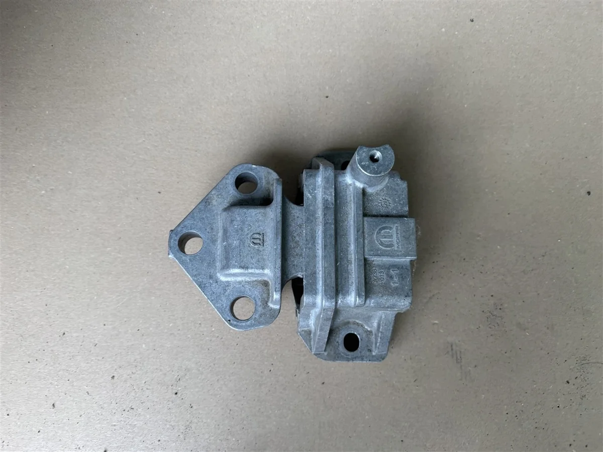 Moottorin tukikumi Jeep Compass 521153970