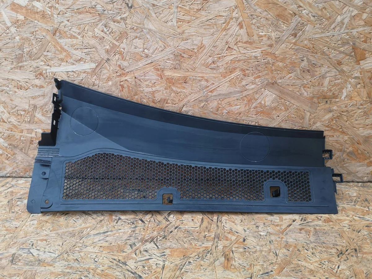 Peugeot 208 II Upper Right Windshield Panel