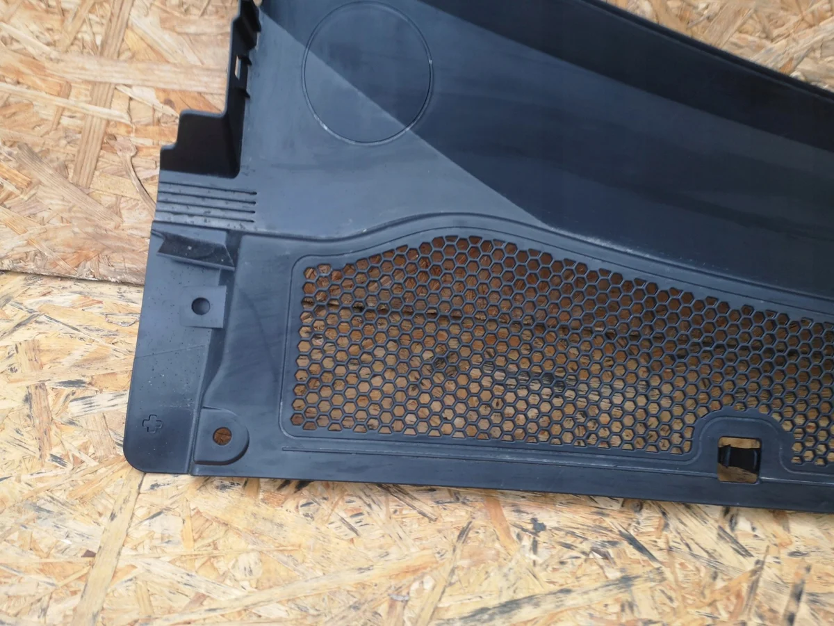 Peugeot 208 II Upper Right Windshield Panel image 3