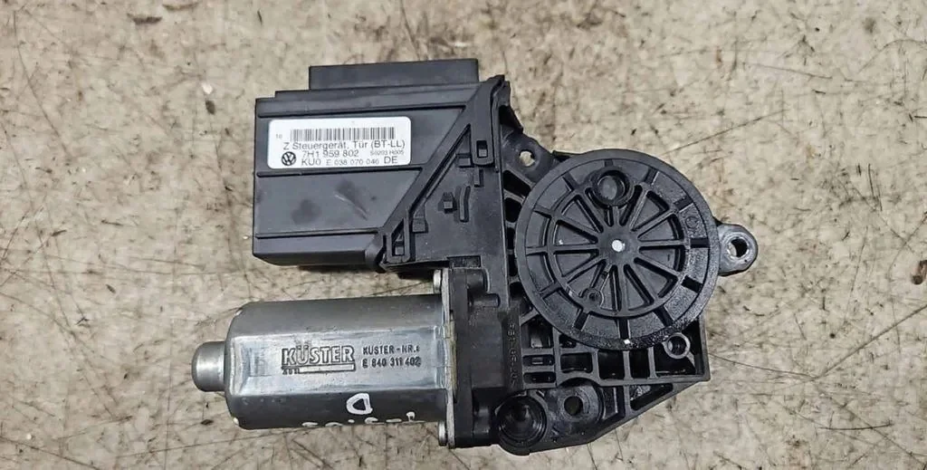VW Transporter T5 Window Motor Right Front Used
