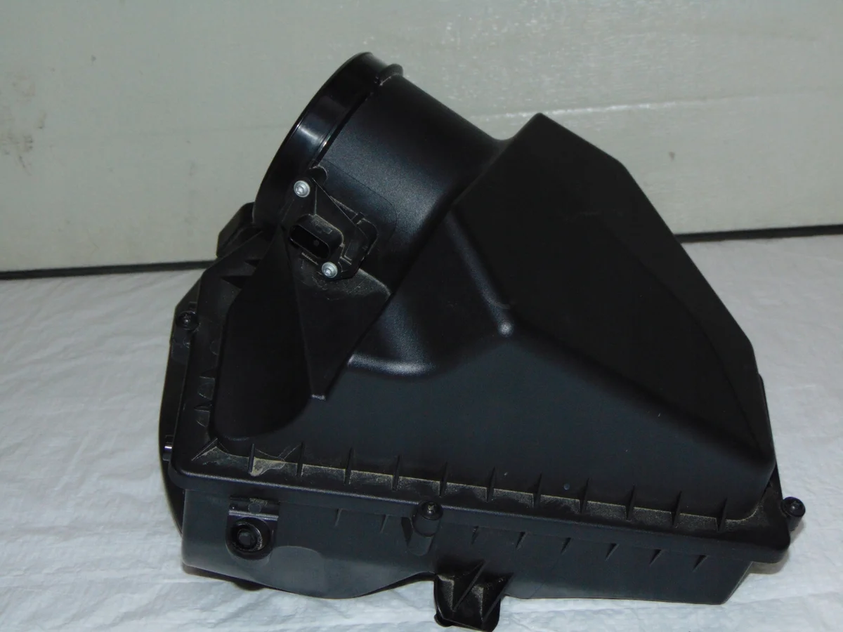 BMW X5 G05 50e ilmansuodattimen kotelo, OEM 5A1F9B6