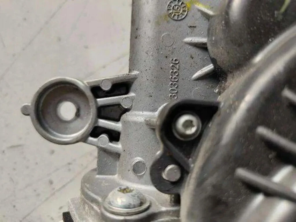 Tailgate Actuator Subaru Outback BS Used image 5
