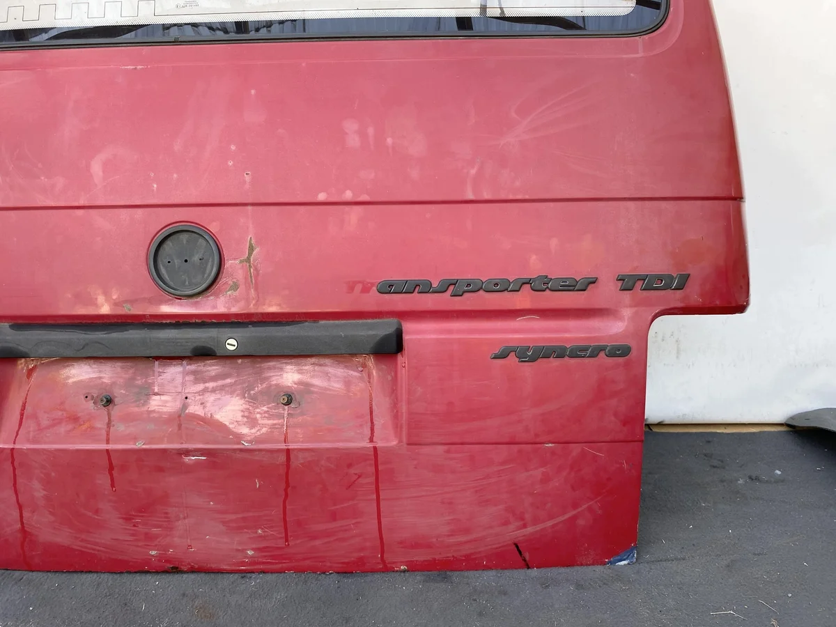 VW Transporter T4 takaluukku, punainen, käytetty