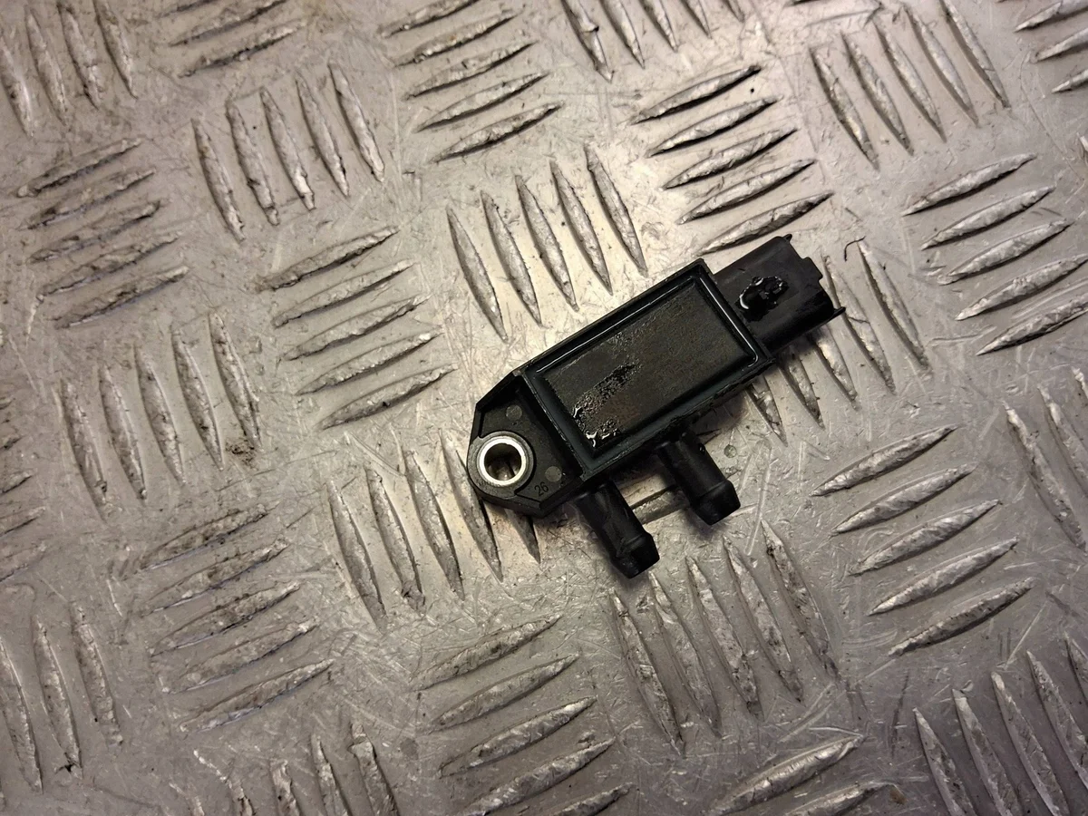 Nissan 227707094R Usado image 3