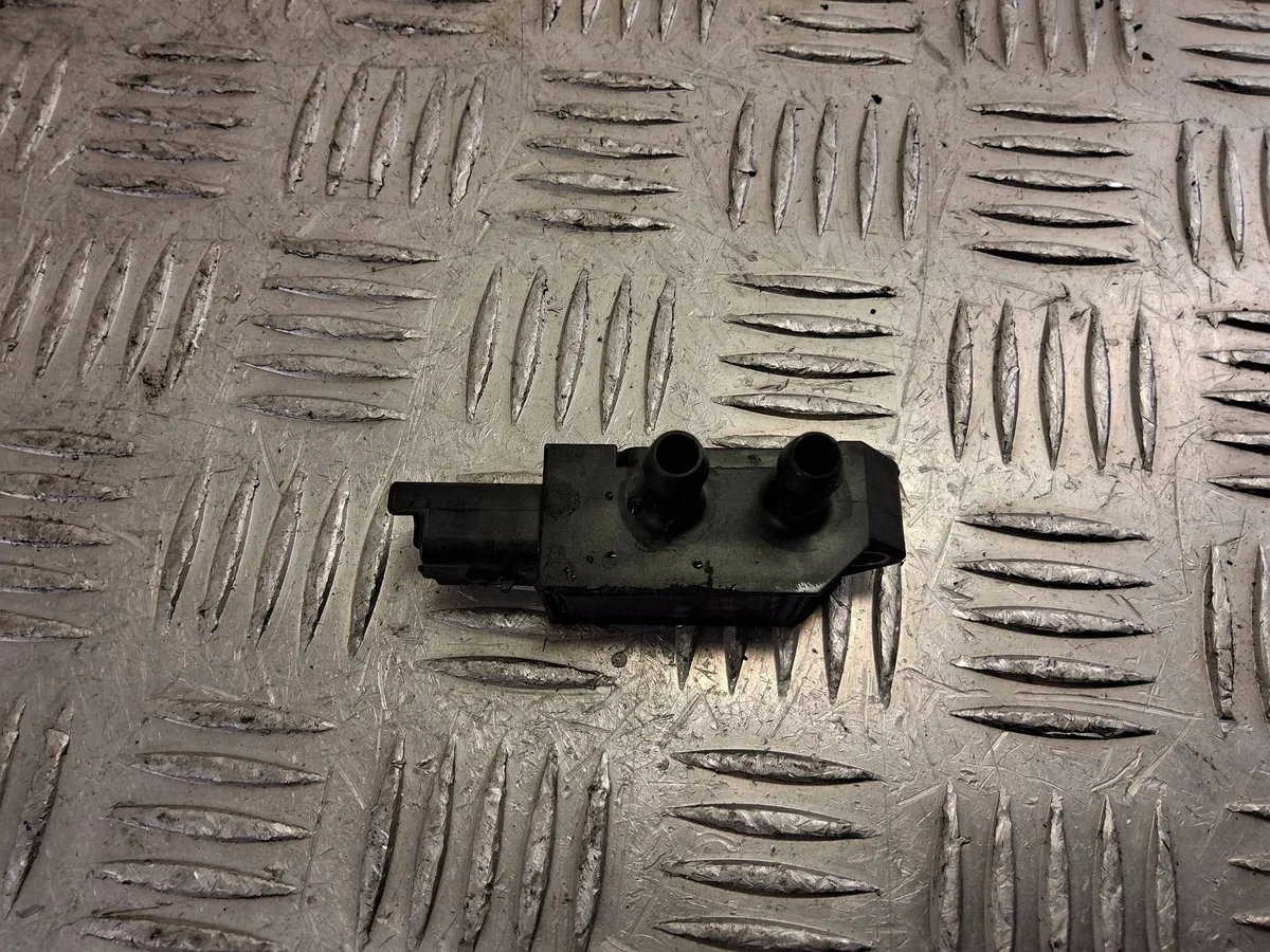 Nissan 227707094R Usado image 8