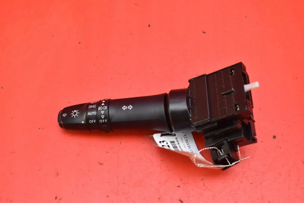 Vilkkukytkin Mitsubishi ASX 1 17G688 Käytetty