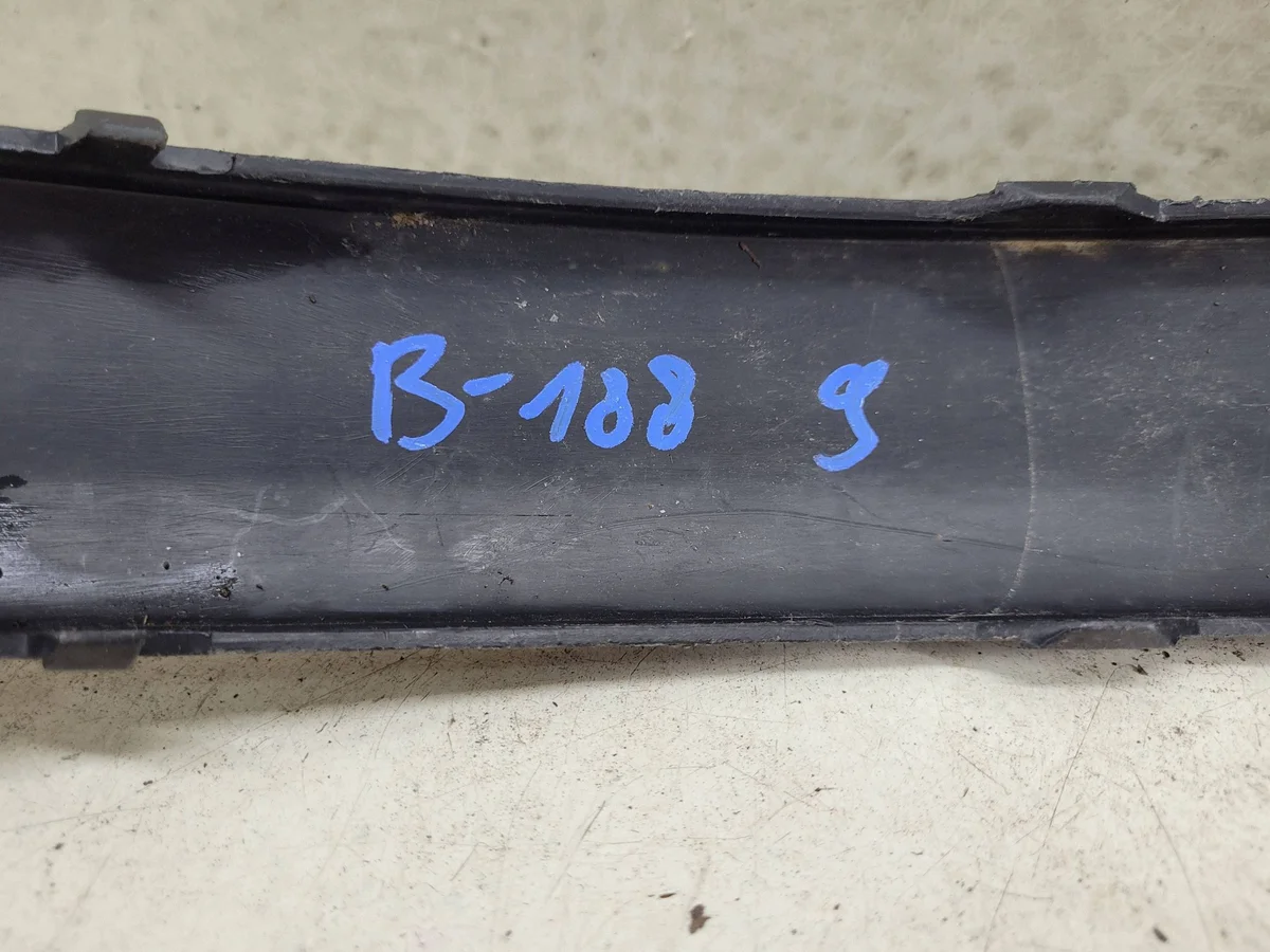 VW Passat B5 3B Lijst bumper rechts voor image 6