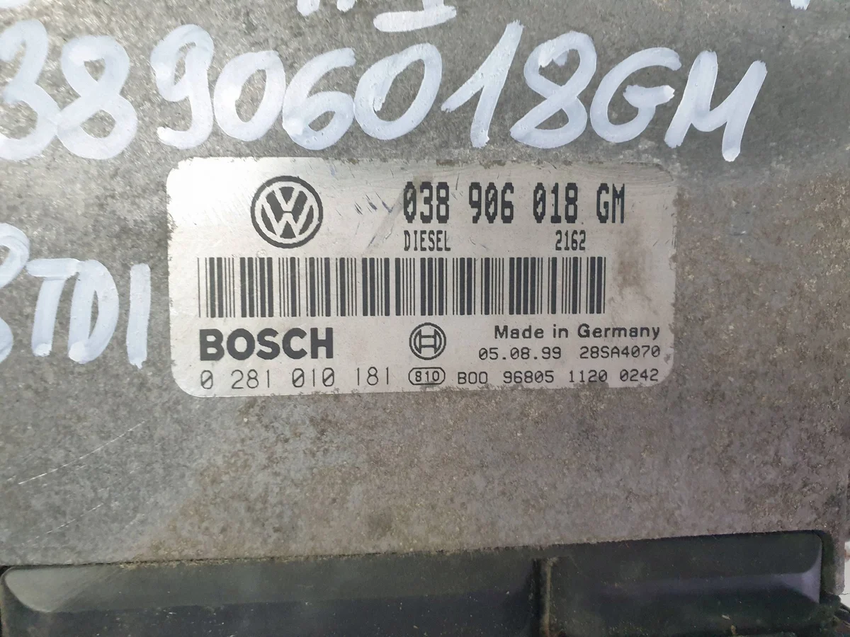 Engine Control Unit Skoda OE 038906018GM image 4