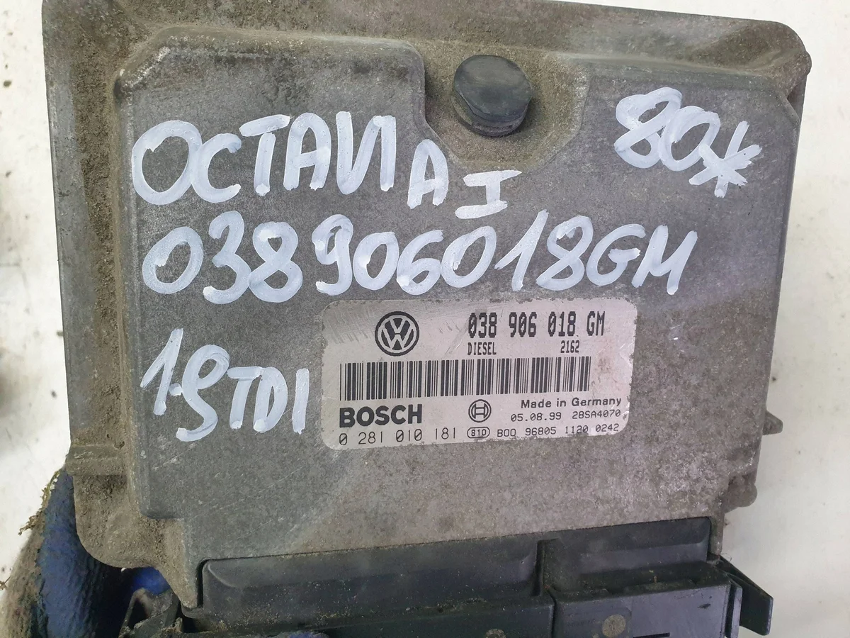 Engine Control Unit Skoda OE 038906018GM image 5