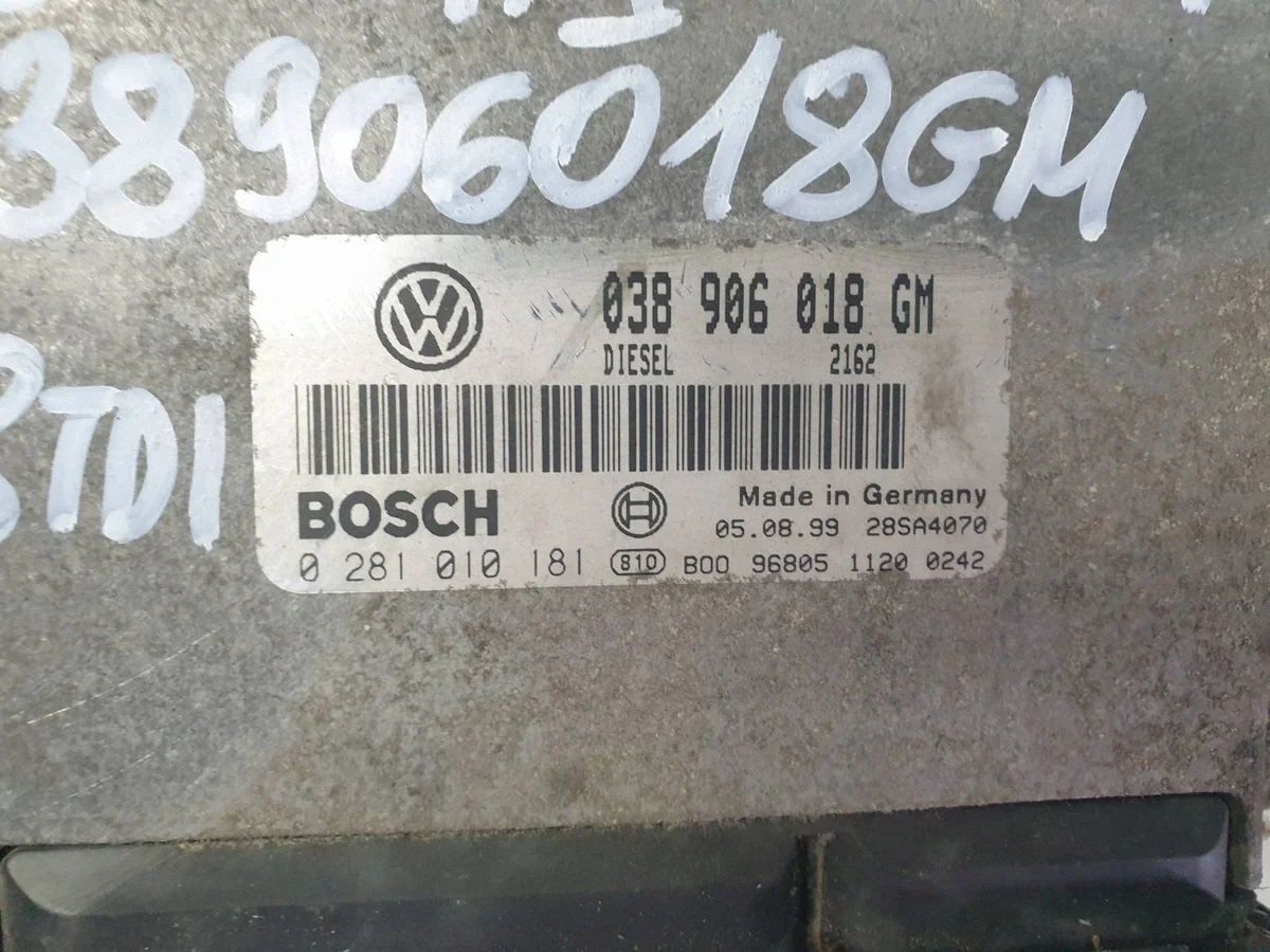 Engine Control Unit Skoda OE 038906018GM image 6
