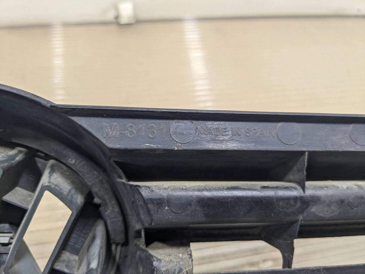 VW Polo Grill M8131 - Begagnad image 3