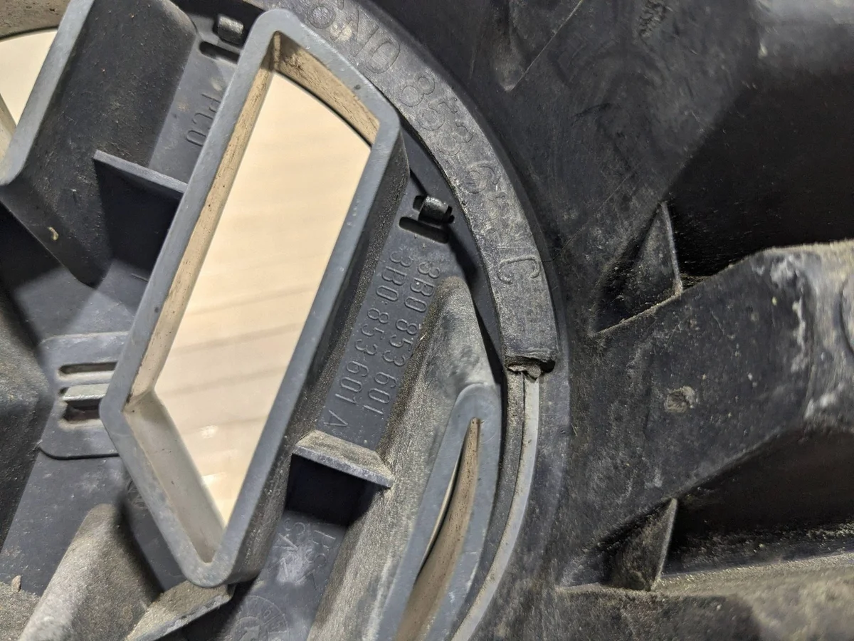 VW Polo Grill M8131 - Begagnad image 5