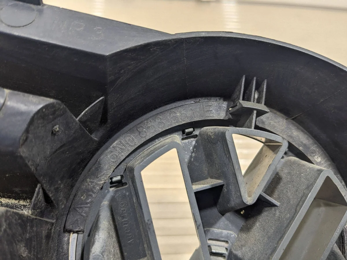 VW Polo Grill M8131 - Begagnad image 6