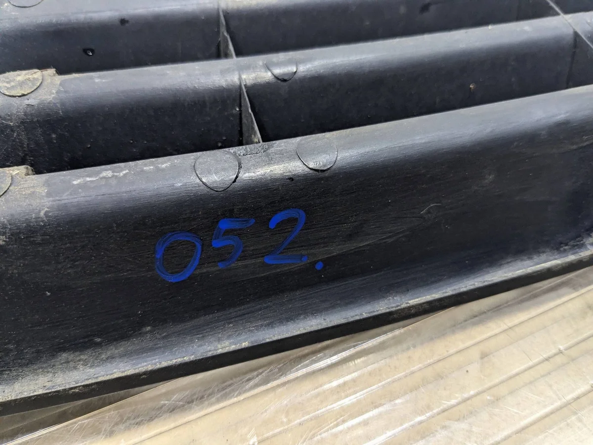 VW Polo Grill M8131 - Begagnad image 7