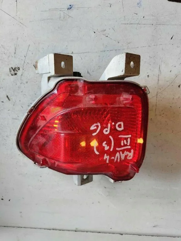 Bakre dimljus höger Toyota RAV 8145742010