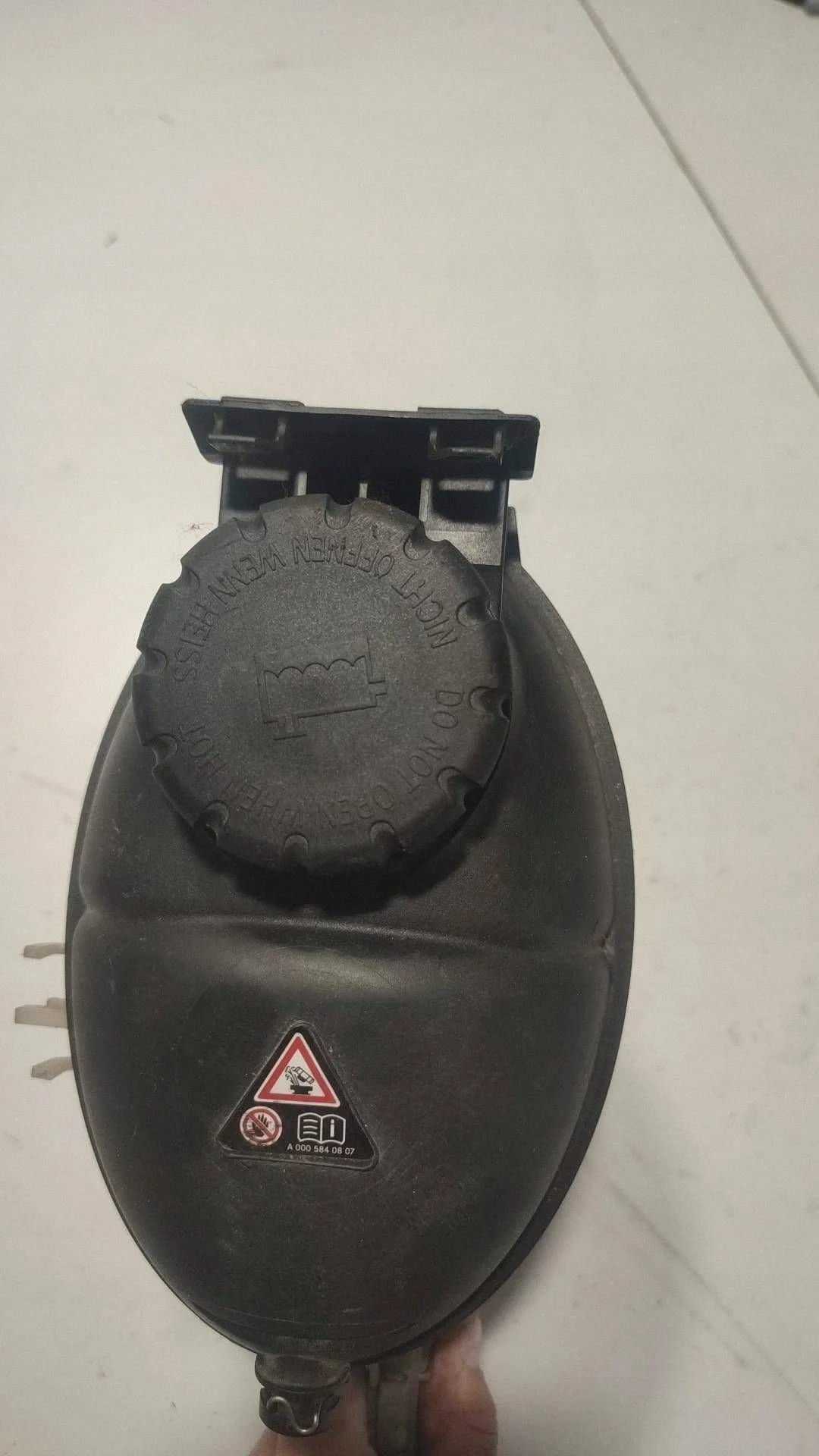 Ausgleichsbehälter Mercedes C W205 A2045000949