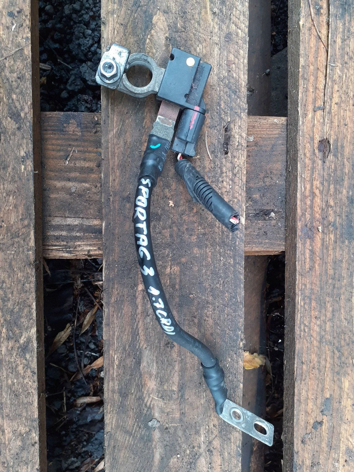 Kia Sportage III Battery Terminal Clamp - Used