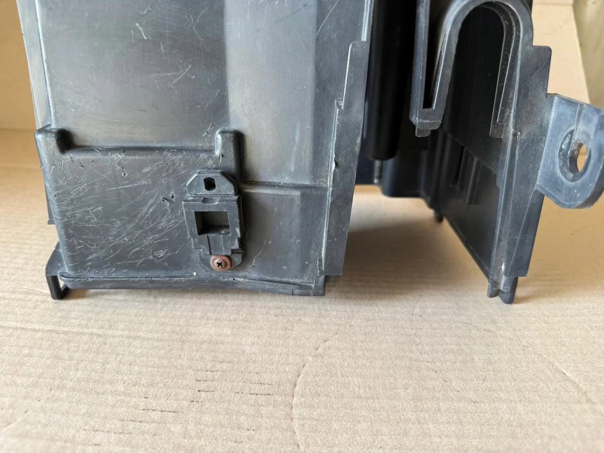 Renault Trafic Fuse Box 243503708R image 3
