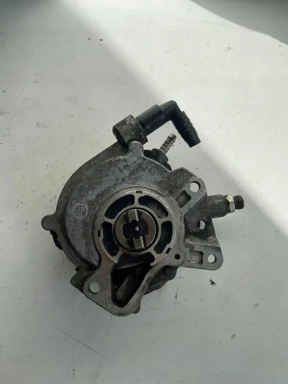Bomba de vacío 070145209H Usada Volkswagen
