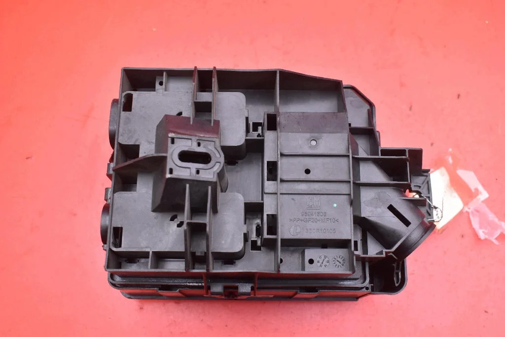 Fuse Box 94520913 Opel Mokka A 1.6 16V